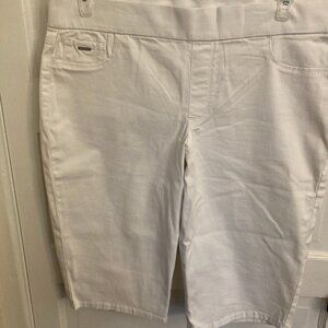 Nine West Skimmer Shorts, White, Size 16/L